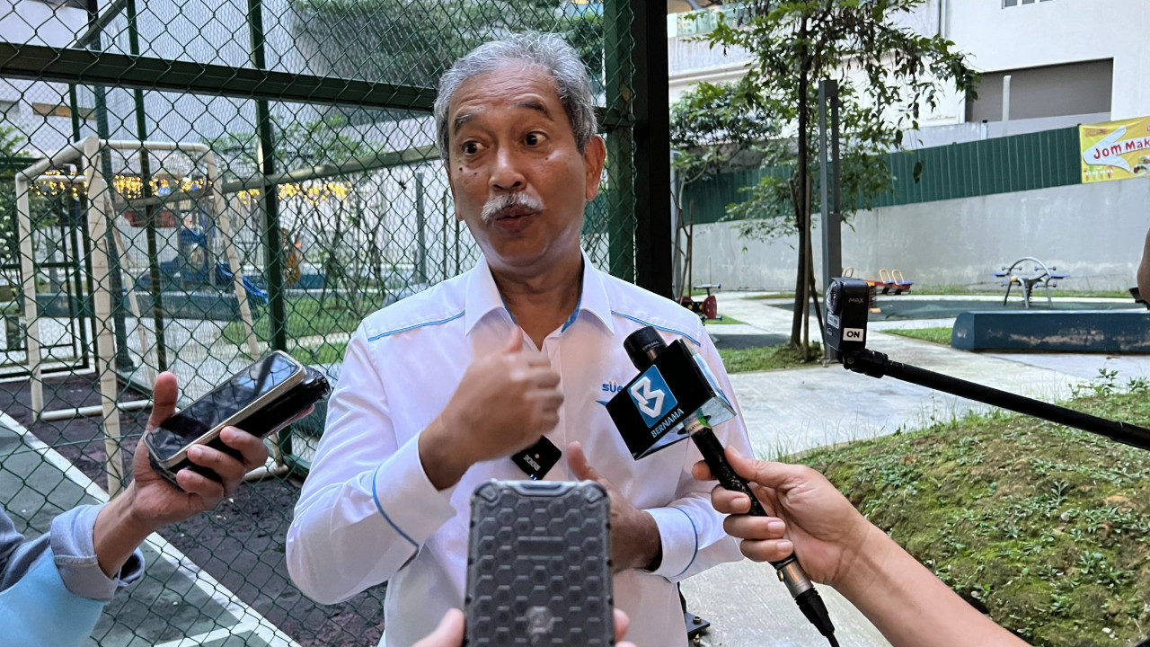 Ritzy Gloss director Abdul Hadi Ahmad insists the project aims to benefit the people, calling it a ‘good thing’ and that it was done with ‘sincere’ intentions. – LANCELOT THESEIRA/The Vibes pic, June 14, 2022
