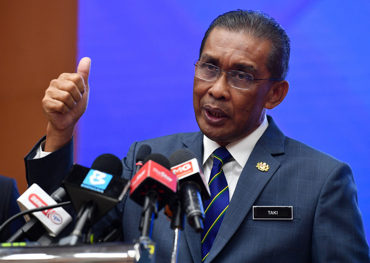 PAS secretary-general Datuk Seri Takiyuddin Hassan has hinted at a possible post-election pact between Barisan Nasional and PAS. – Bernama pic, November 18, 2022