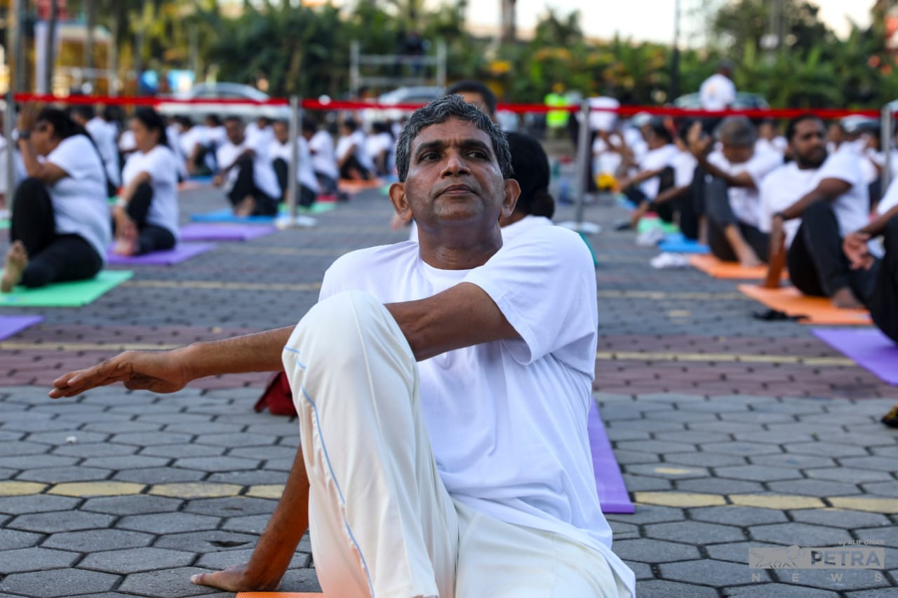 India’s High Commissioner to Malaysia B. Nagabhushana Reddy says there has been significant growth and promotion of yoga in Malaysia thanks to several institutions who have taken the lead in organising their yoga programmes nationwide. – ALIF OMAR/The Vibes pic, June 21, 2022