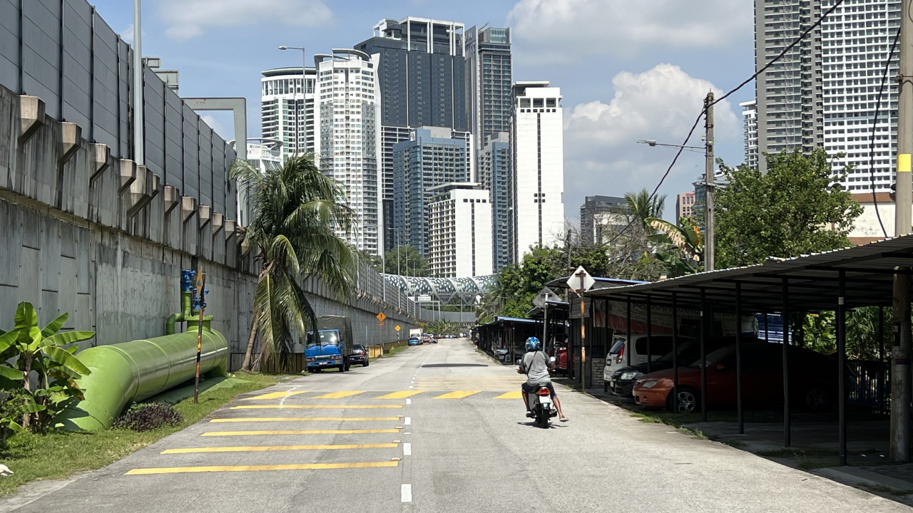 Led by developer Ritzy Gloss Sdn Bhd, the Kg Sg Baru redevelopment project will see seven blocks of low-cost flats and more than 60 terrace houses torn down to make way for a mixed development consisting of luxury condominiums, commercial units, and apartment blocks. – LANCELOT THESEIRA/The Vibes pic, June 21, 2022