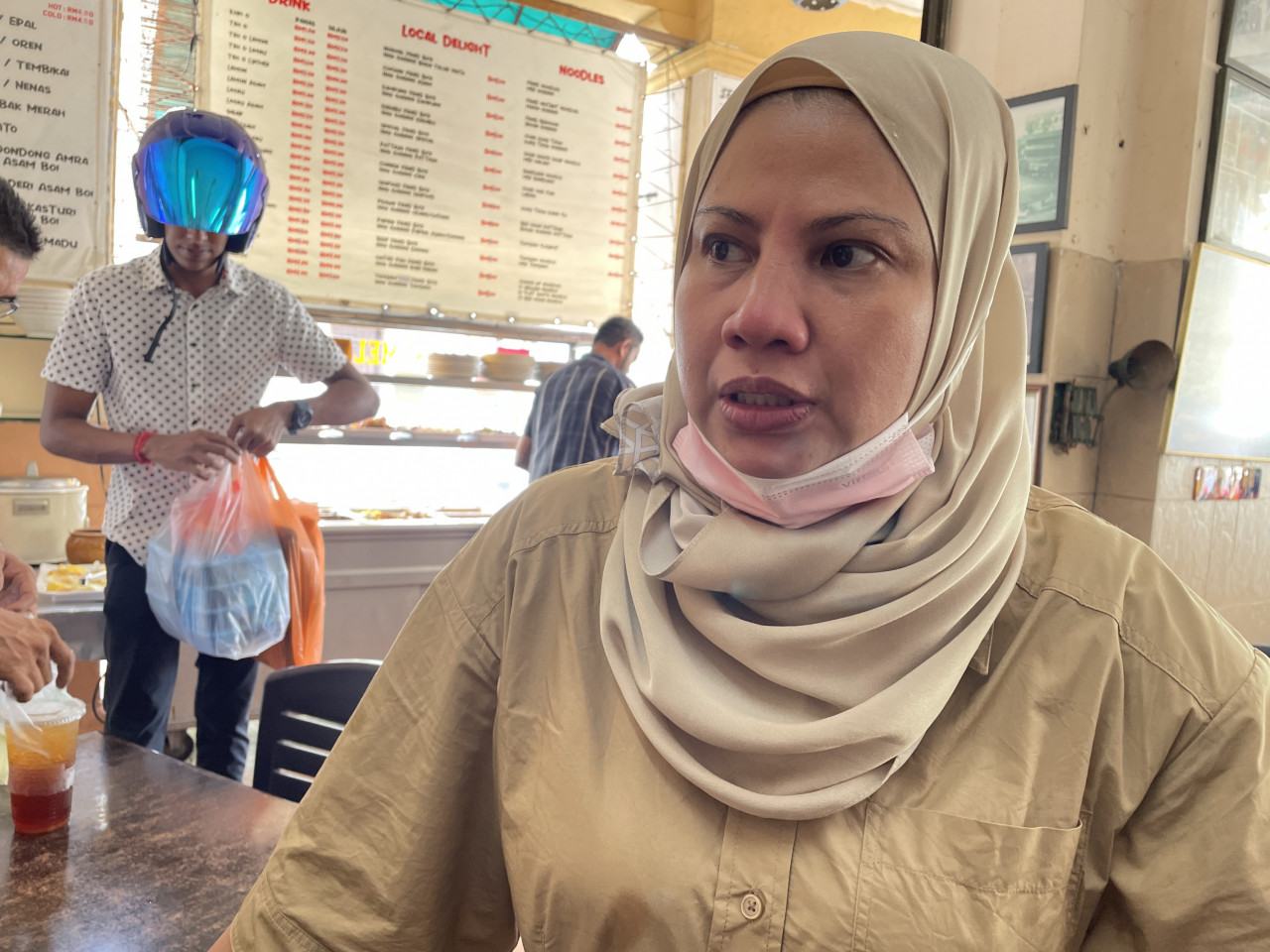 Simple Cafe operator Mazura Mahmud, 45, said the business has already had to increase food prices by 50 sen last month when the chicken shortage hit the country. – SOFIA NASIR/The Vibes pic, June 22, 2022