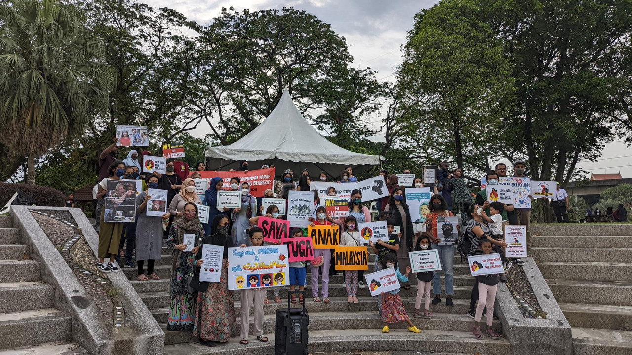 Children’s rights group Family Frontiers protest against the law that prevents children born overseas to Malaysian mothers and non-Malaysian fathers from getting Malaysian citizenship. Recently, the court ruled to accept the government’s appeal to bin an amendment to the law. – Dian Lee Facebook pic, September 6, 2022 