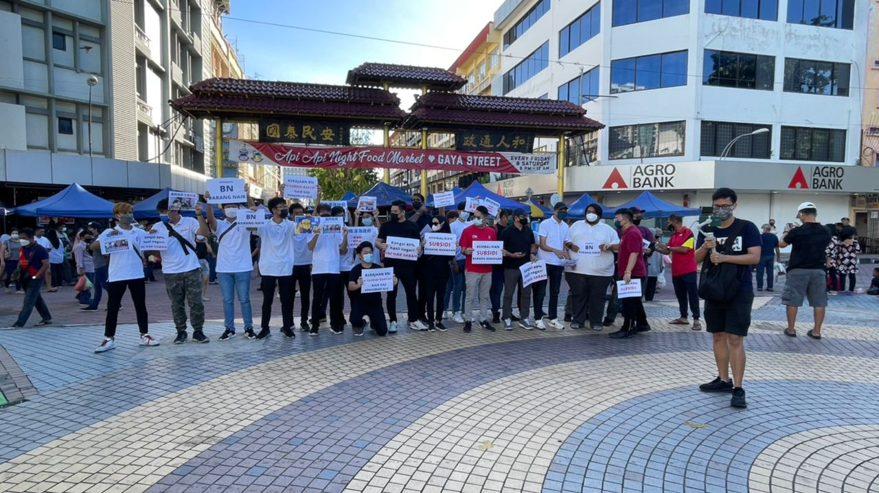 Opposition members hold a flash mob ahead of Datuk Seri Najib Razak’s visit, protesting rising food prices and demanding for the implementation of Sabah’s 40% revenue entitlement. – JASON SANTOS/The Vibes pic, July 3, 2022