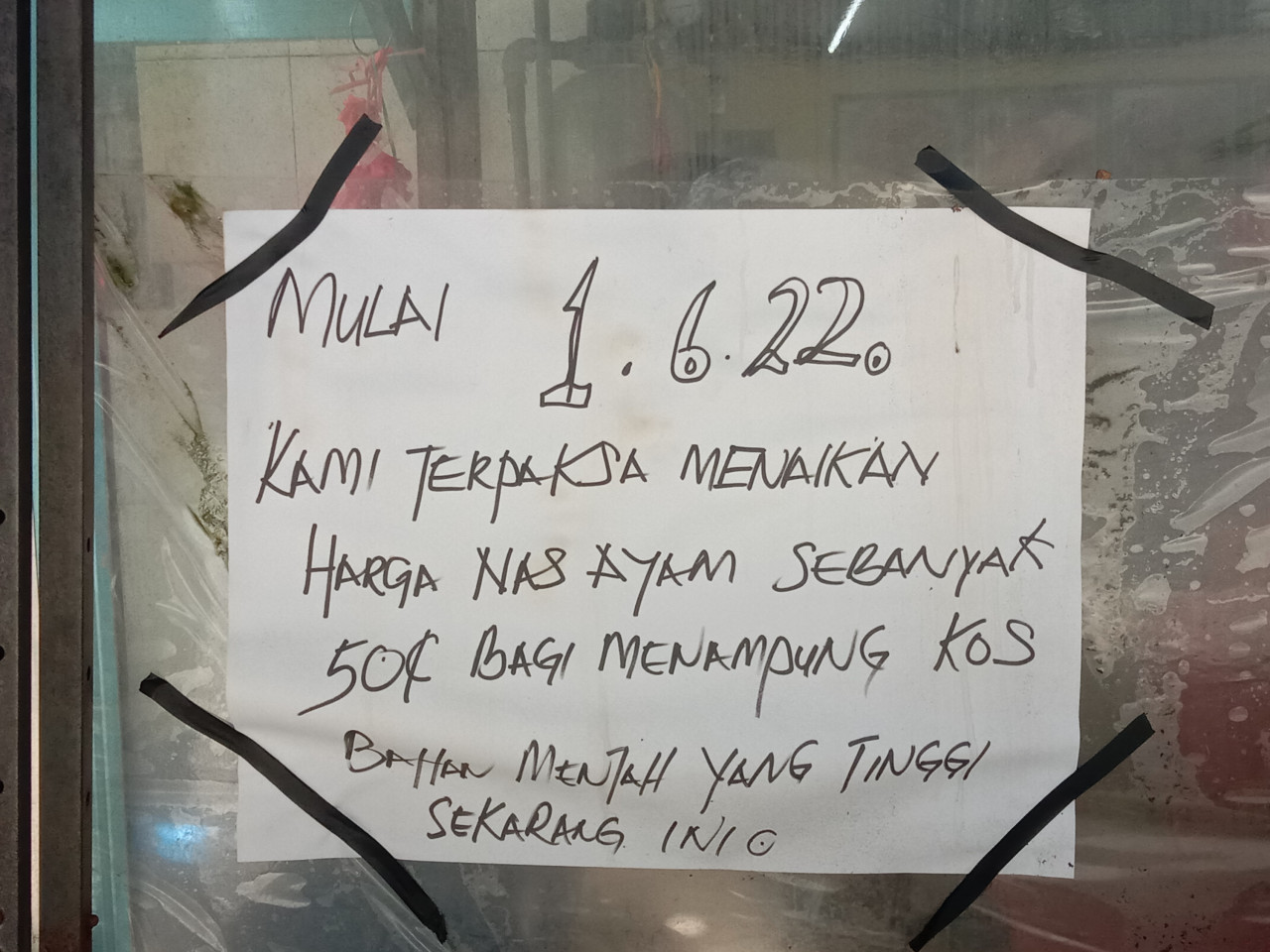 A chicken rice stall displays a notice that it has raised the price for the dish by 50 sen due to rising raw materials costs. – QISTINA NADIA DZULQARNAIN/The Vibes pic, July 11, 2022