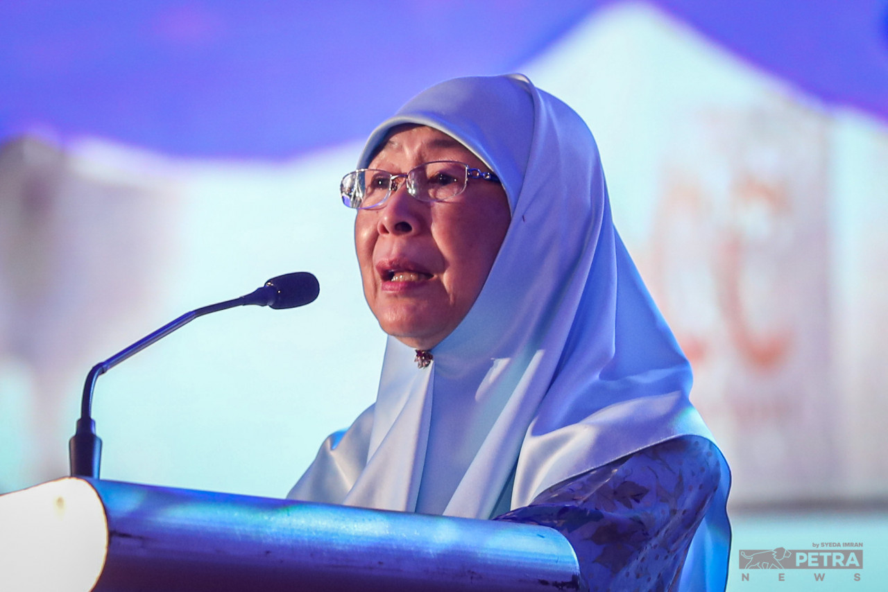 Former deputy prime minister Datuk Seri Dr Wan Azizah Wan Ismail appears to be on the fence over the big tent approach. – SYEDA IMRAN/The Vibes pic, July 16, 2022