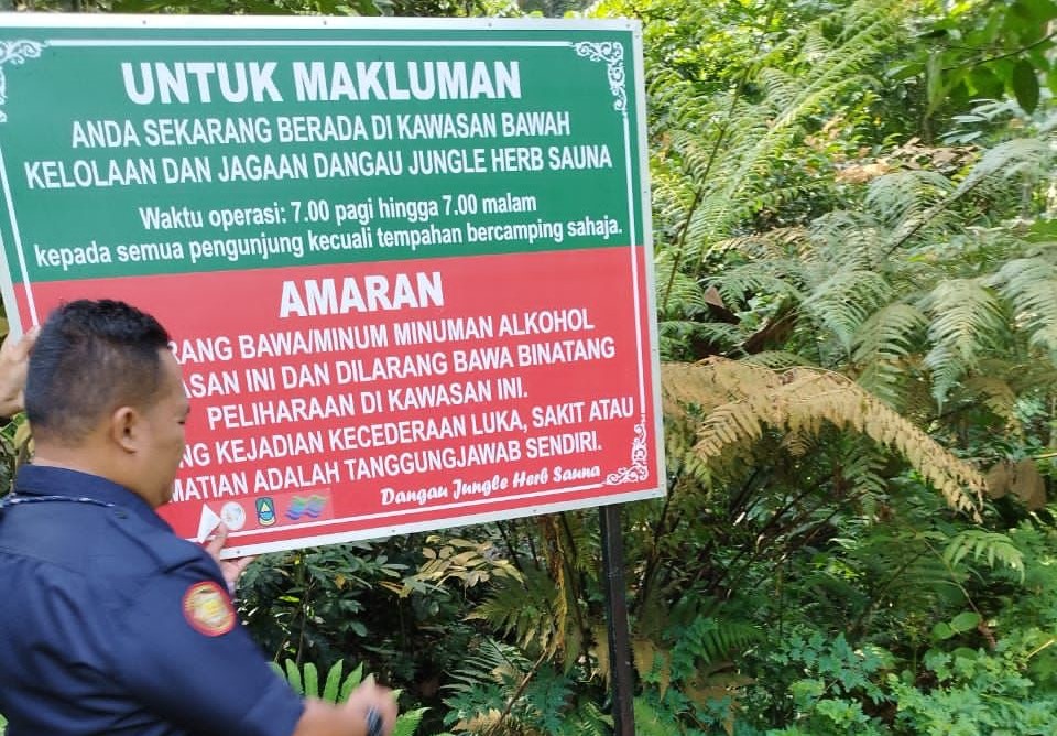 The swift action of MPAJ is said to be largely because the operator was displaying the Luas, DID, MPAJ, and the Selangor government emblems on the signages without approval from the state. – MPAJ pic, July 23, 2022