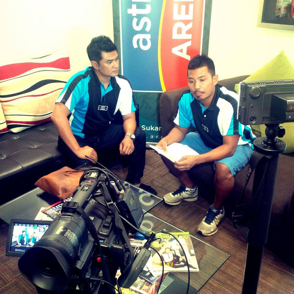 Astro Arena head of news and sports journalist Bazly Azmi (right) is of the opinion that mental health awareness among athletes is not a popular topic among media practitioners, unless tragedy strikes. – Mirnawan Nawawi Facebook pic, August 6, 2022