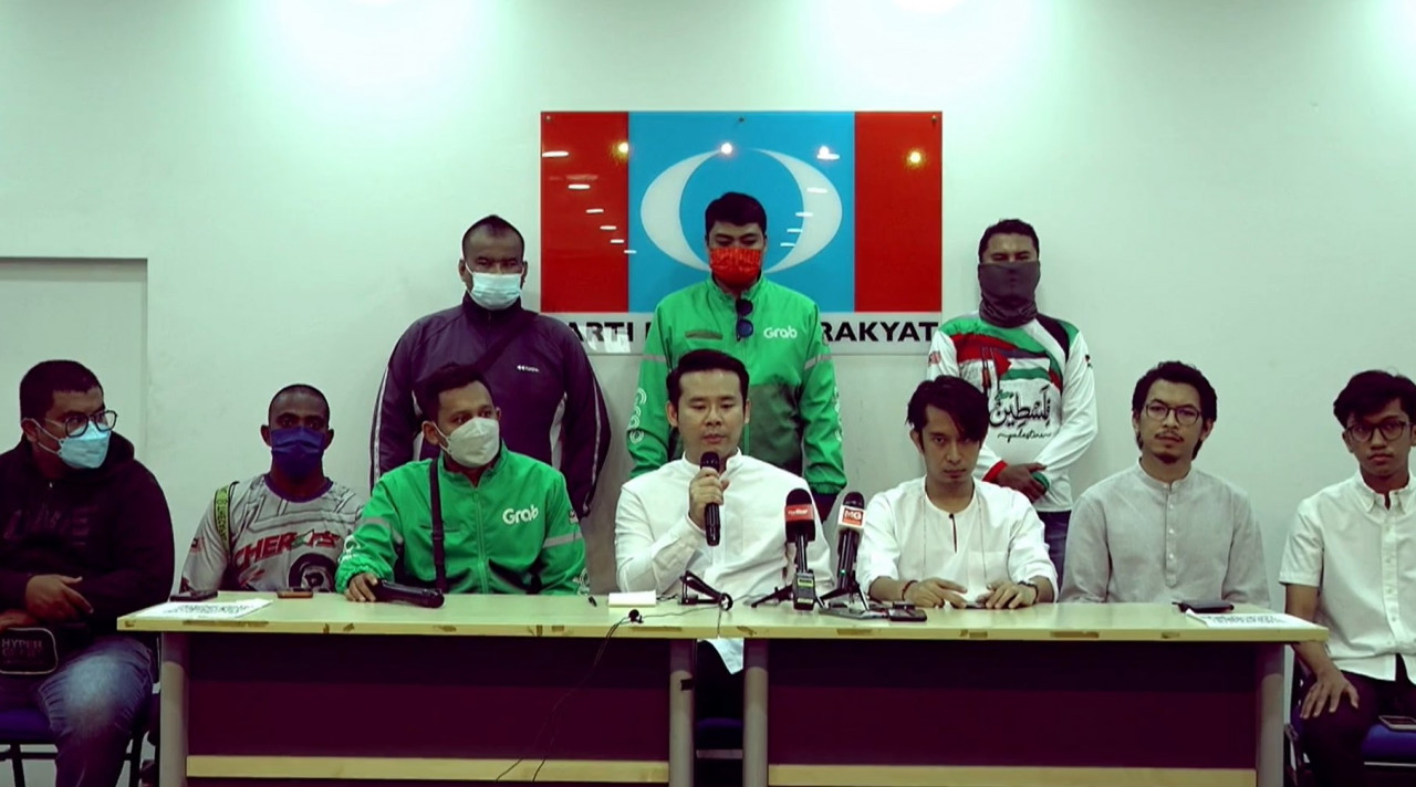 Food delivery riders across multiple platforms hold a press conference, in conjunction with the Food Delivery Blackout protest, at PKR’s headquarters in Petaling Jaya last Friday. A spokesman from the protest, Mohd Firdaus Abdul Hamid, denies there are plans to hold another similar rally. – Screen grab pic, August 10, 2022
