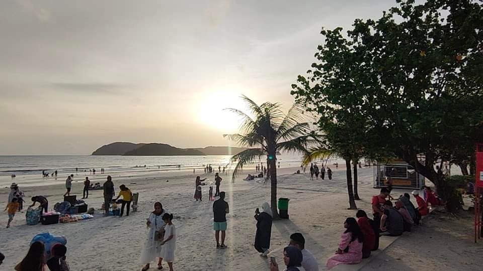 Tourists enjoy the sunset at a beach in Langkawi. Some travel trade players say the fare hikes for the island’s ferry service will dissuade budget travellers from visiting Langkawi. – Langkawi Viral Facebook pic, August 13, 2022