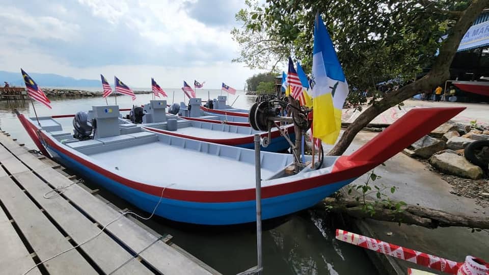 Datuk Seri Farizan Darus has said that with speedboats, fishermen would be able to continue fishing during and after the Penang Southern Islands reclamation project. – Penang Infrastructure Company Facebook pic, August 15, 2022 