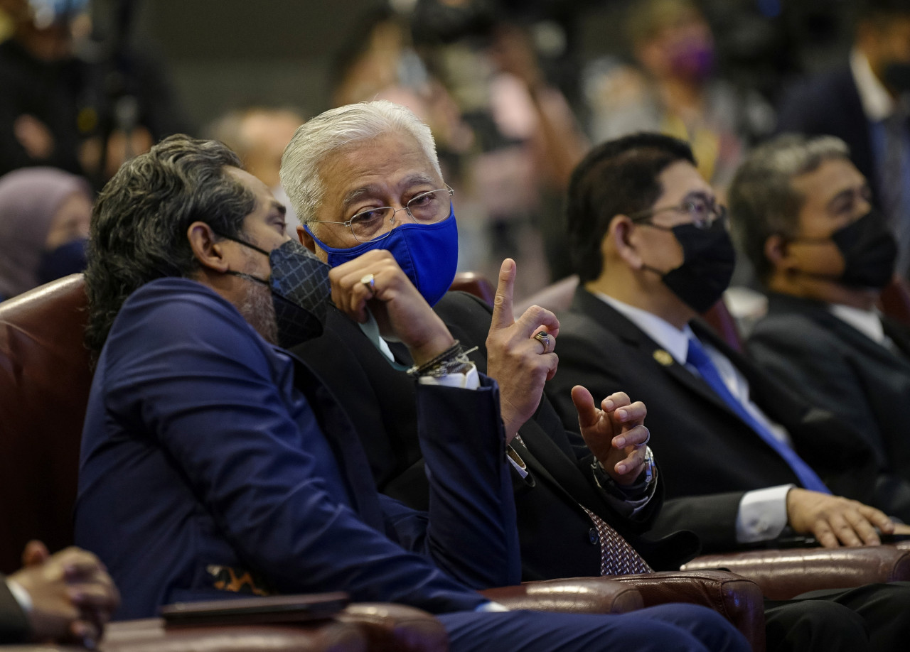 Health Minister Khairy Jamaluddin (left) and Prime Minister Datuk Seri Ismail Sabri Yaakob attend the opening of the 2022 Health Policy Summit today, at the World Trade Centre in Kuala Lumpur. – Bernama pic, August 15, 2022