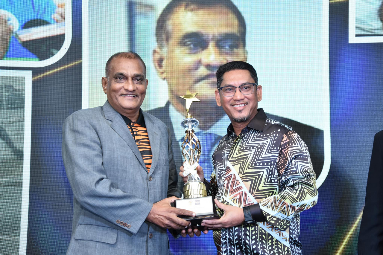 Perak Athletics Association president Datuk Karim Ibrahim (left) says athletes who have to sit out from Sukma 2020 due to cancelled events have more to lose than a chance to compete. – Faizal Azumu Facebook pic, August 20, 2022