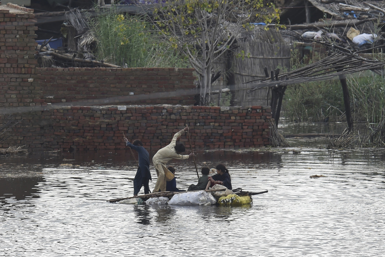 Sim Tze Tzin says that the incidence of extreme heat waves, followed by droughts, and unprecedented floods that occurred in countries like Pakistan, combined to reduce global food supply. – AFP pic, October 2, 2022