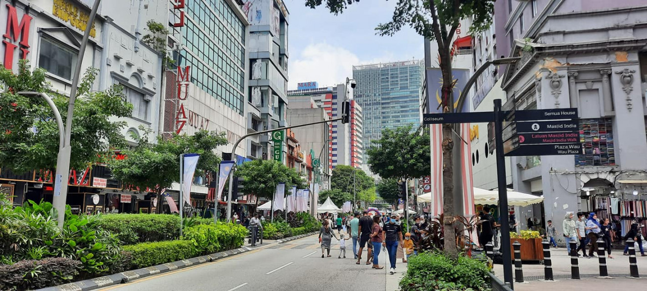 People walk freely and safely on the streets of Jalan Tuanku Abdul Rahman as the Kuala Lumpur City Council suspended heavy vehicles from entering the area every Sunday beginning today. – Dewan Bandaraya Kuala Lumpur Facebook pic, August 28, 2022