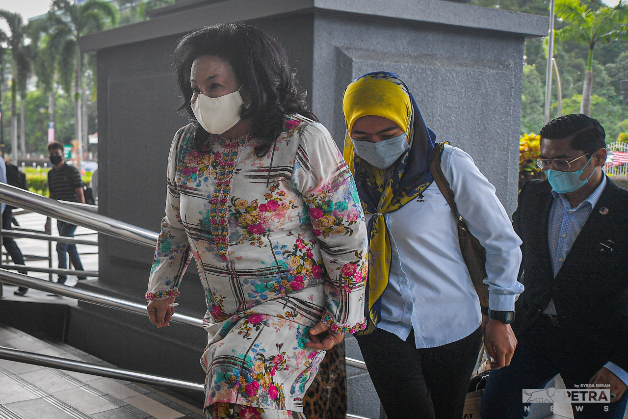 Datin Seri Rosmah Mansor appears at the Kuala Lumpur Courts Complex today for her husband’s 1MDB trial, where he is accused of tampering with the firm’s 2016 audit report, abetted by its former president and group chief executive Arul Kanda Kandasamy. – SYEDA IMRAN/The Vibes pic, September 2, 2022