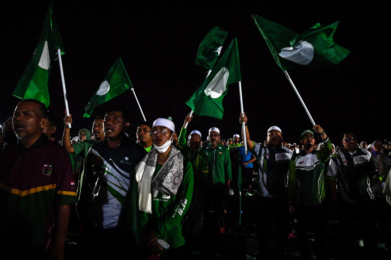 Learning about Malaysia’s political scene, such as PAS’ various affiliations after the previous general election, is less boring than one might assume, the writer opines. – Bernama pic, November 15, 2022
