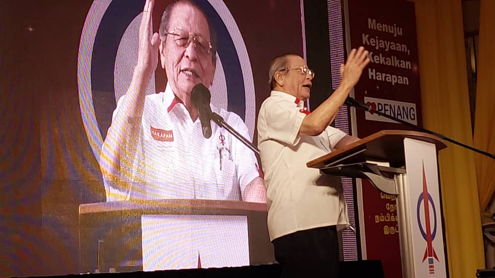 DAP veteran Lim Kit Siang gives a speech at the DAP fundraising dinner which took place on Saturday. Also present were other members of parties in the Pakatan Harapan coalition. – IAN MCINTYRE/The Vibes pic, September 6, 2022.