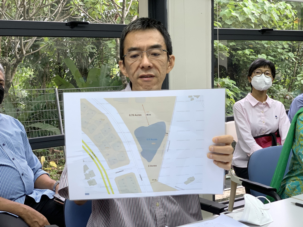 Bukit Bandaraya Residents’ Association president Charles Tan explains to the media on the lands that will be affected following the conditional approval for development near the Bangsar water retention pond. – AMAR SHAH MOHSEN/The Vibes pic, September 9, 2022