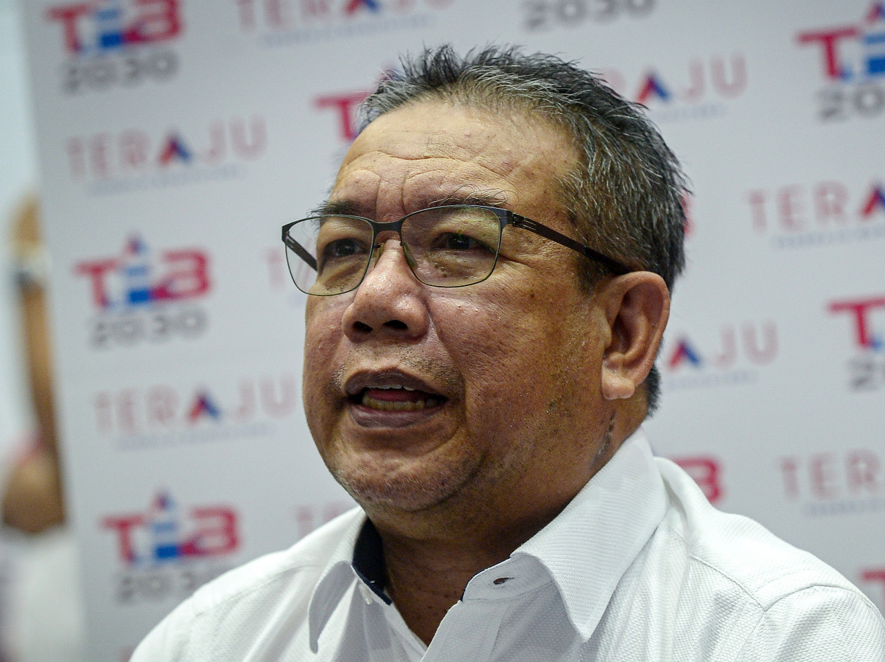 Datuk Abd Latiff Ahmad says the government has proposed to cease UNHCR offices in Malaysia, adding that the government will replace its operations. – Bernama pic, October 23, 2022