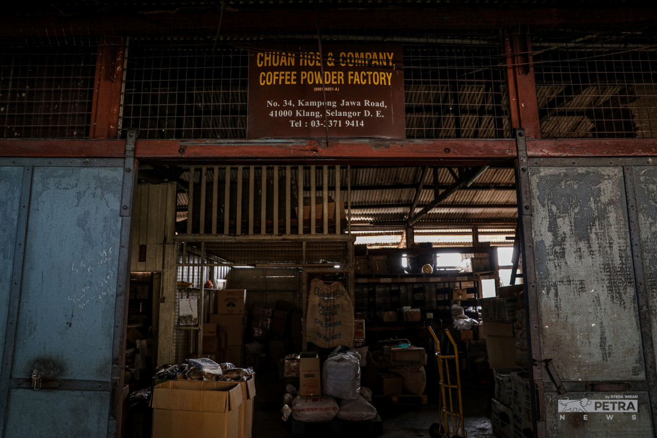 The signboard at Chuan Hoe Coffee Factory in Klang, Selangor. Despite the smoky work environment, Tan works hard to retain the special flavour of the charcoal-grilled ‘kopi-o’. – SYEDA IMRAN/The Vibes pic, October 1, 2022