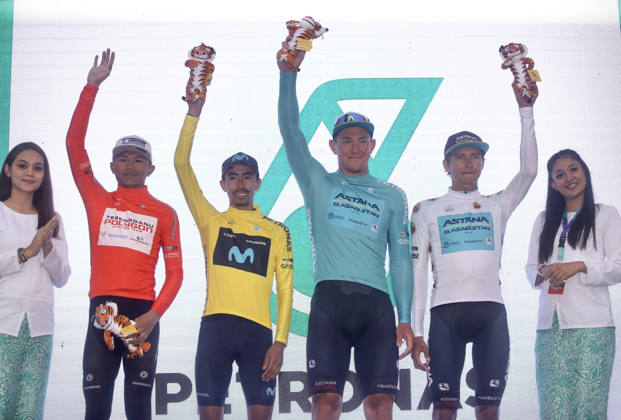 Movistar Team’s Ivan Sosa (third from left) holds the yellow jersey for his win in the individual classification in the 124.2km route, having clocked three hours, 35 minutes, 31 seconds. – Pic courtesy of 2022 Le Tour de Langkawi, October 13, 2022