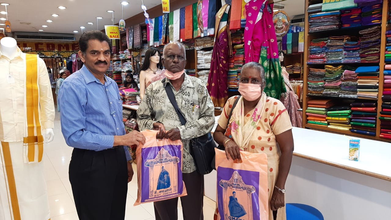 Datuk Ashok Kumar Poduval (left, wearing blue shirt) of Umayal Textiles sponsors new Deepavali clothing for a few B40 families in Penang. – Penang Hindu Association pic, October 23, 2022 