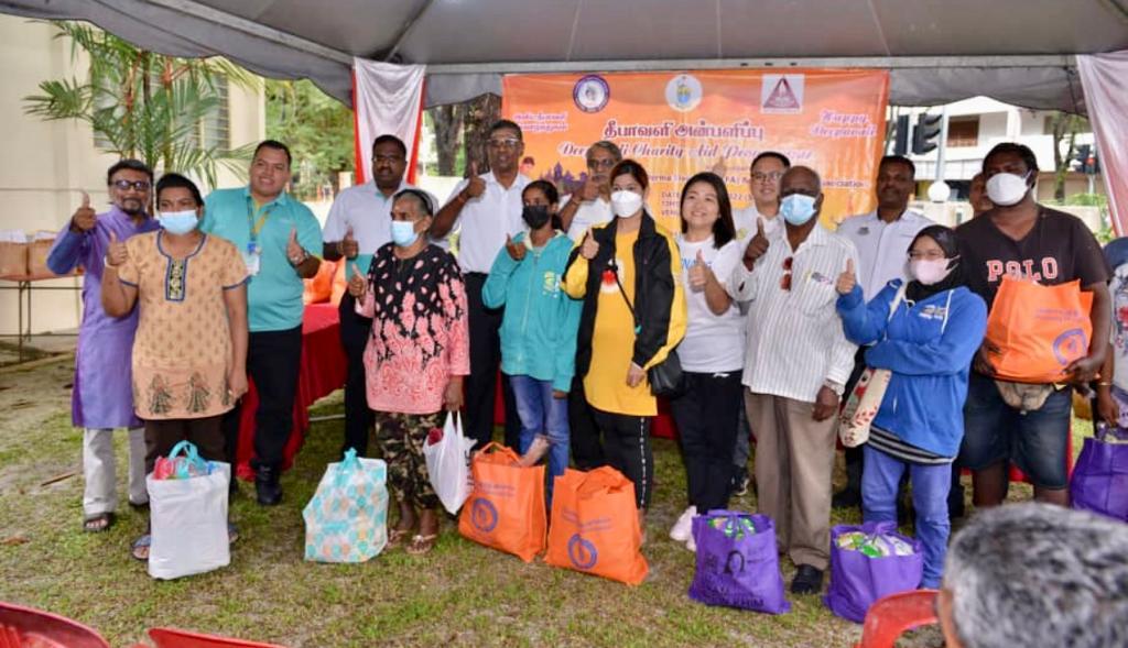 Families receive Deepavali rations and gifts through a charity initiative organised by the Penang Hindu Association and Klinik Derma Sivasanta. – Penang Hindu Association pic, October 23, 2022 