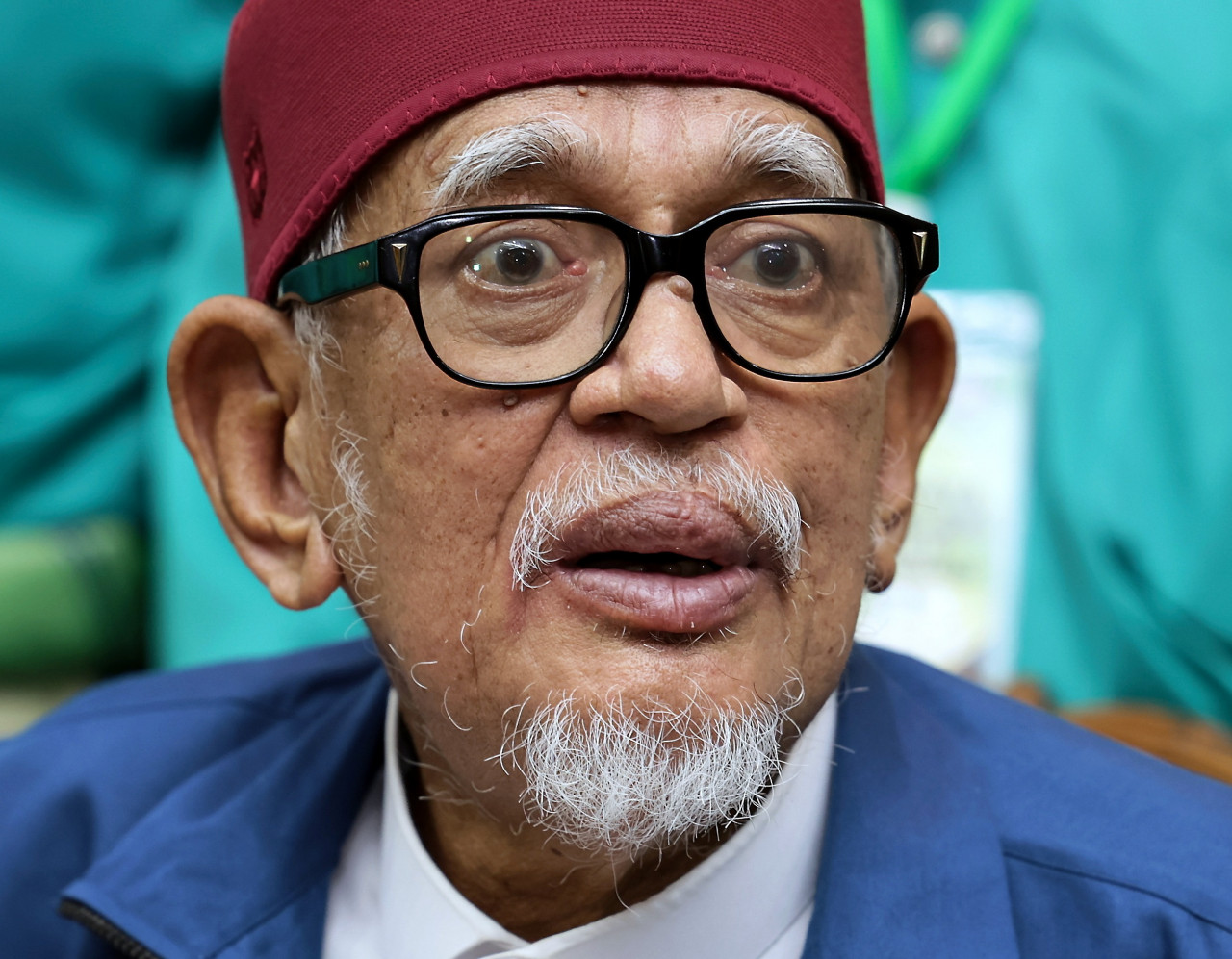 Tan Sri Abdul Hadi Awang (pic) has defended the opposition’s democratic right to overthrow the government, claiming that the Yang di-Pertuan Agong’s decree for a unity government is no stumbling block to such attempts. – Bernama pic, March 7, 2023