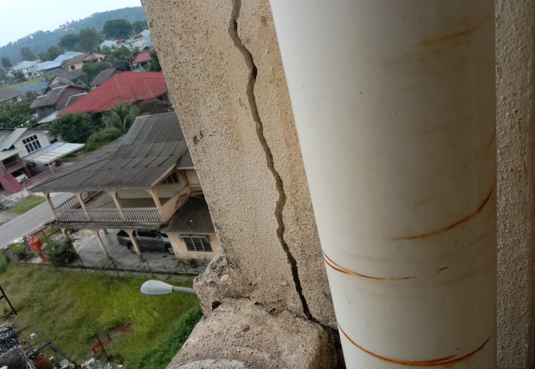 A large crack on one of the Seri Cempaka flats. Residents are alarmed over the condition of the apartments’ buildings, which also appear to be sinking. – Pic courtesy of Haniza Mohamed Talha, November 8, 2022