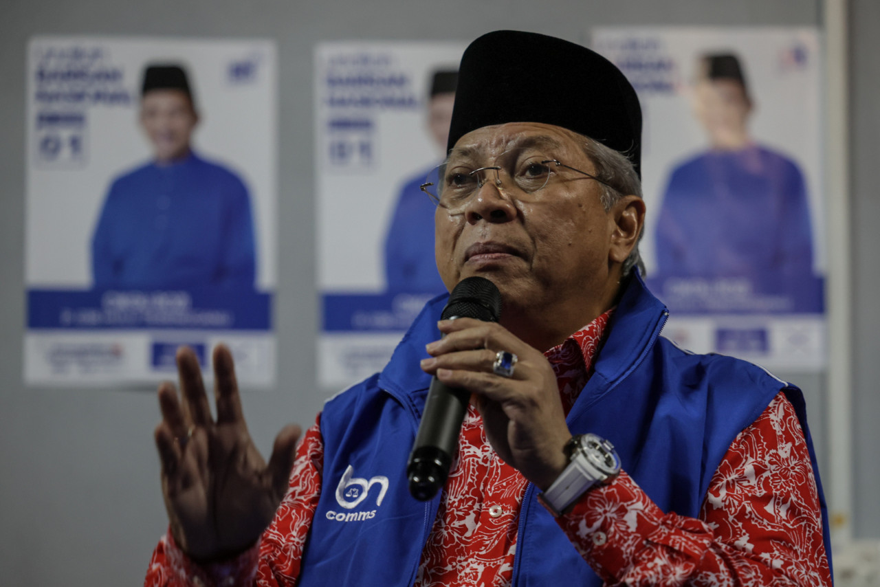 Long-time Umno stalwart from Kelantan Tan Sri Annuar Musa (pic) has been booted from the party after saying that Datuk Seri Ahmad Zahid Hamidi should take responsibility for Barisan Nasional’s worst-ever performance in the 15th general election by stepping down. – Bernama pic, December 14, 2022