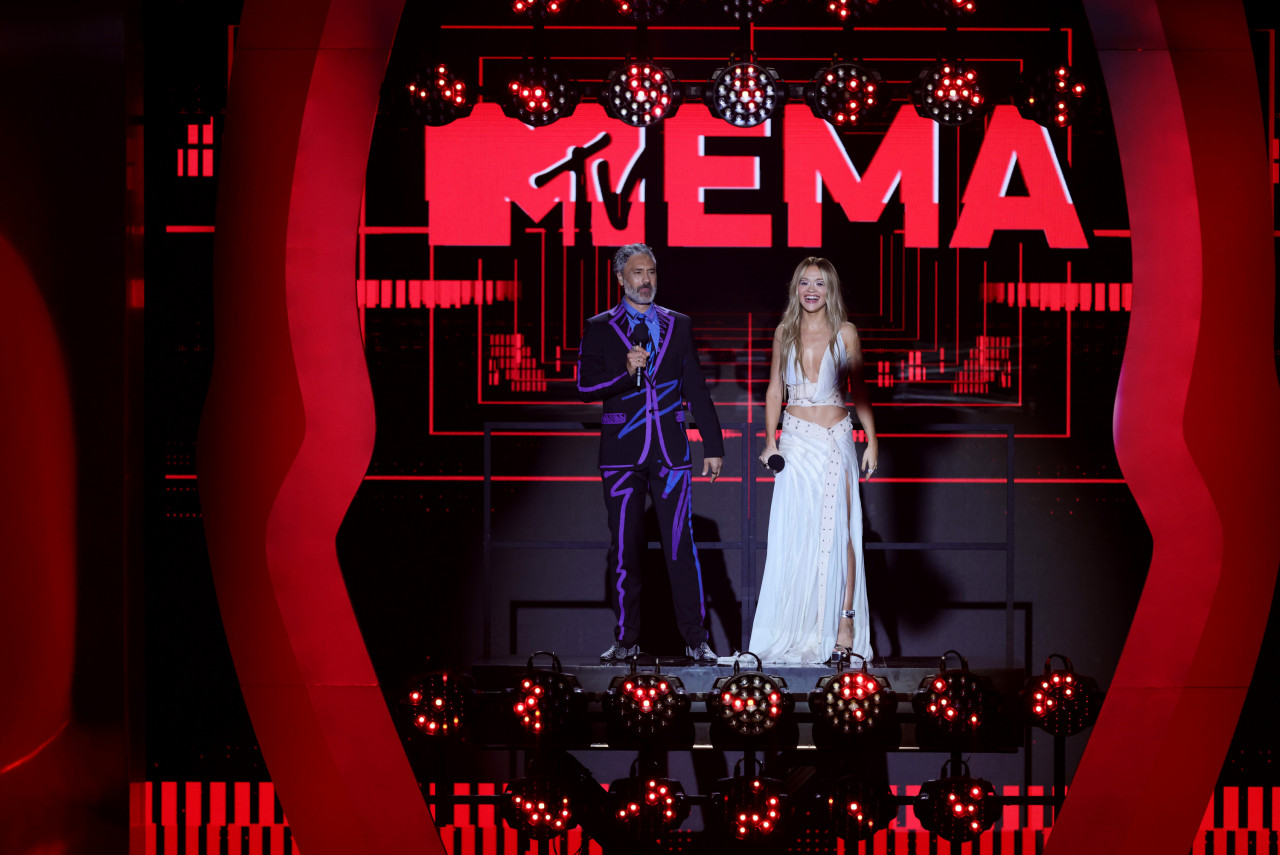 Director Taika Waititi (left) and singer Rita Ora (right) hosts the MTV European Music Awards 2022 held in Germany. Rita takes home the Best Look Personal Style award for the night. – MTV EMAs pic, November 14, 2022
