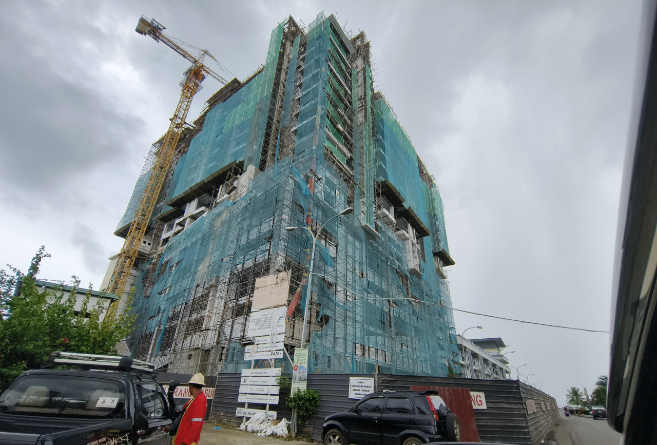 New buildings are being constructed in Semporna as the town thrives from the domestic tourism sector. – REBECCA CHONG/The Vibes pic, November 17, 2022
