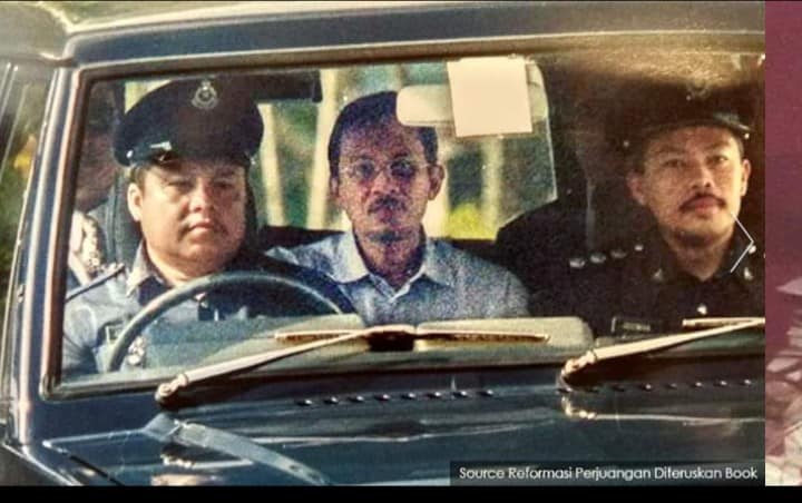 Datuk Seri Anwar Ibrahim was detained under ISA and sent to Kamunting camp for 20 months in 1974 due to his involvement in fighting for poor Kedah farmers’ plight and against poverty in a series of demonstrations held in Kuala Lumpur back then. – Reformasi Perjuangan Diteruskan book pic, November 30, 2022