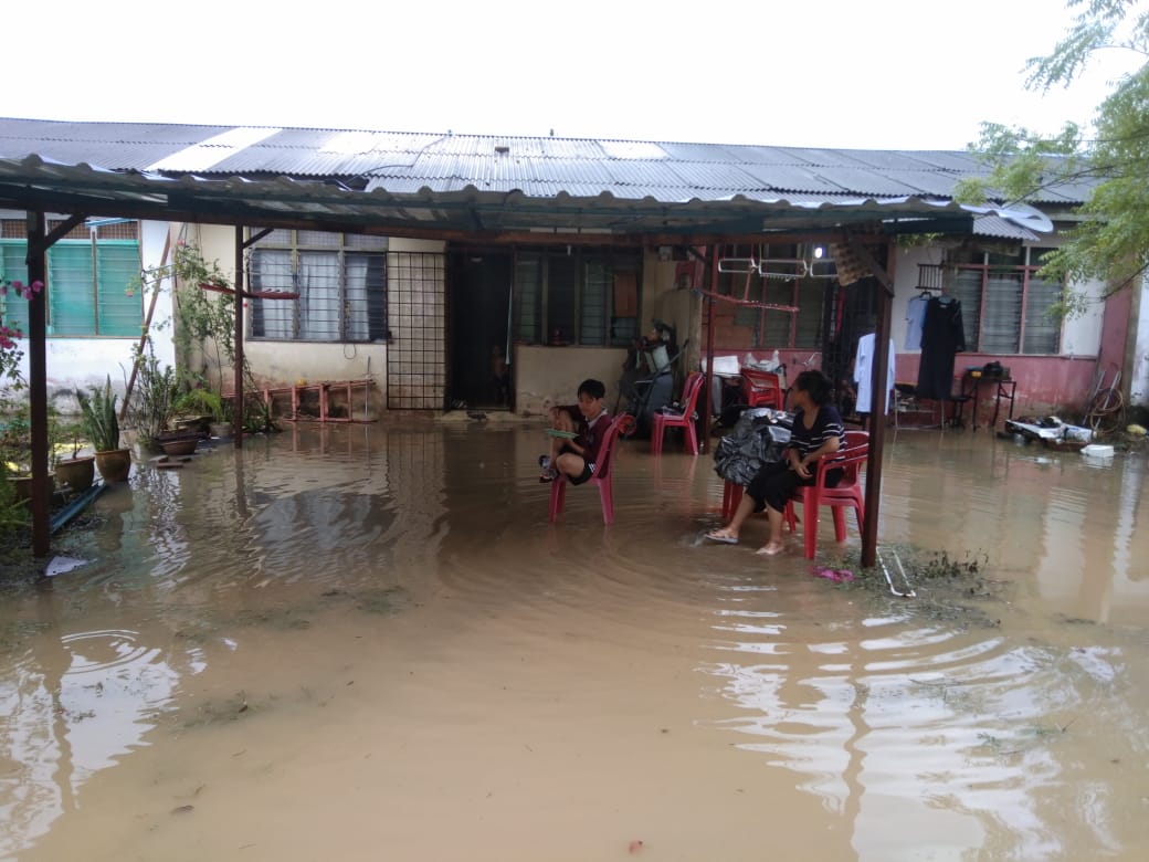 Affected residents sit atop chairs in flooded compounds after a continuous downpour caused water levels to surge. – Selangor Fire and Rescue Department pic, November 29, 2022
