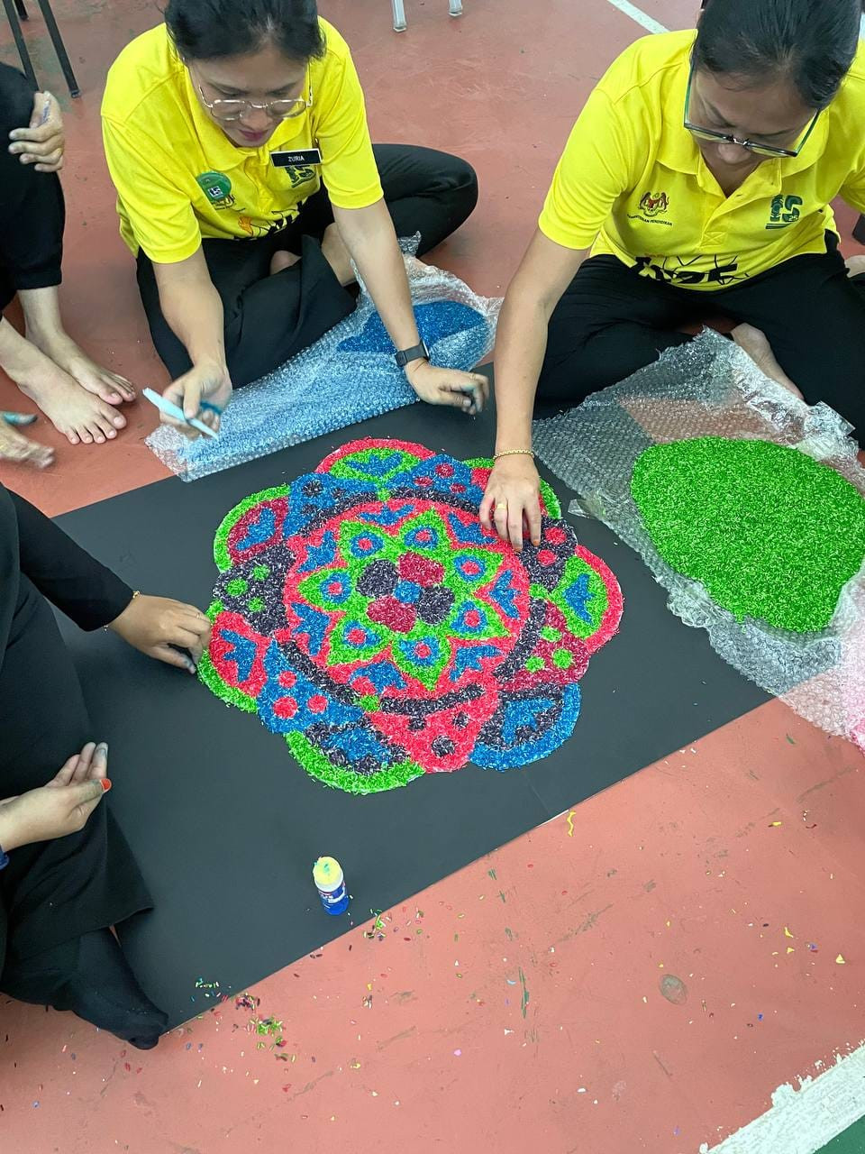 Students and staff of SK Kelawit make a kolam for the school’s belated Deepavali celebration yesterday. – Zuria Jayan Facebook pic, December 8, 2022