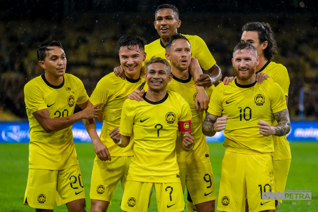 Harimau Malaya celebrate yet another goal in their 4-0 thrashing of Cambodia last night.  Coach Kim Pan-gon has expressed his delight at the performance as many of the squad did not have much training time ahead of the game. – ABDUL RAZAK LATIF/The Vibes pic, December 10, 2022