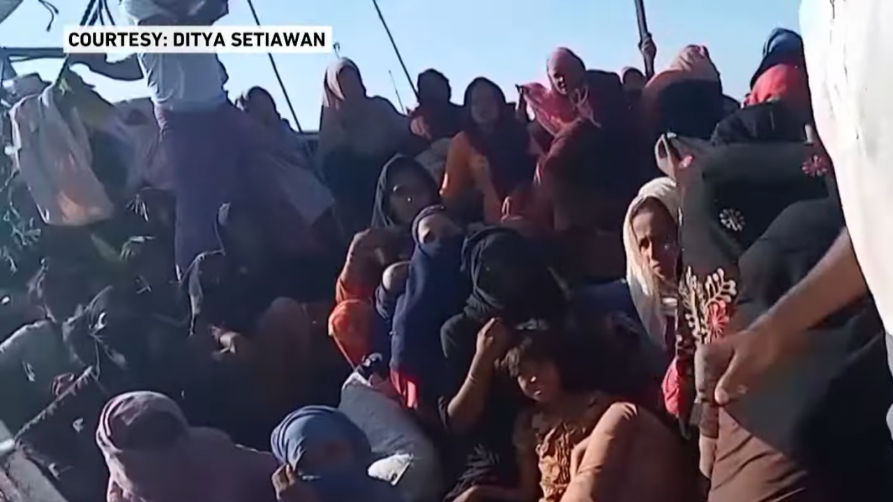 Refugees onboard a stranded boat off the coast of South East Asia are desperately awaiting rescue as they are running out of food and fresh water. – Screen grab pic, December 14, 2022