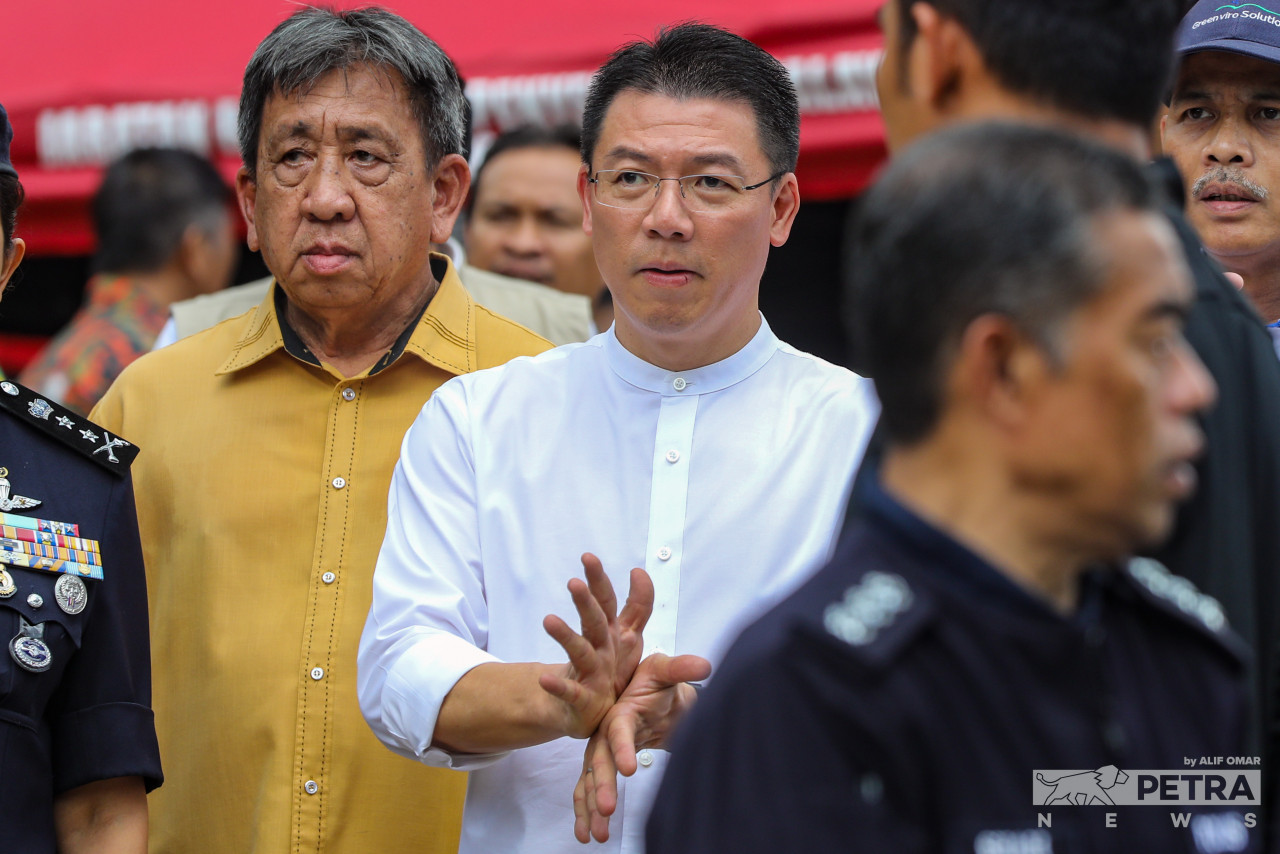 During his site visit, Local Government Minister Nga Kor Ming (centre) has said the three campsites involved in the landslide did not have the necessary licences, and operators could face up to three years in jail and a maximum fine of RM50,000. – ALIF OMAR/The Vibes pic, December 16, 2022
