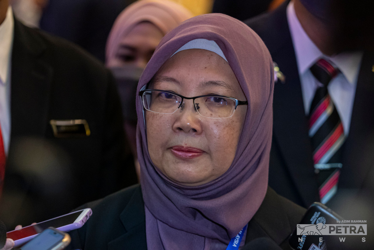 Health Minister Dr Zaliha Mustafa says 5,028 operations against smoking at eateries have been conducted so far this year. – AZIM RAHMAN/The Vibes file pic, May 24, 2023