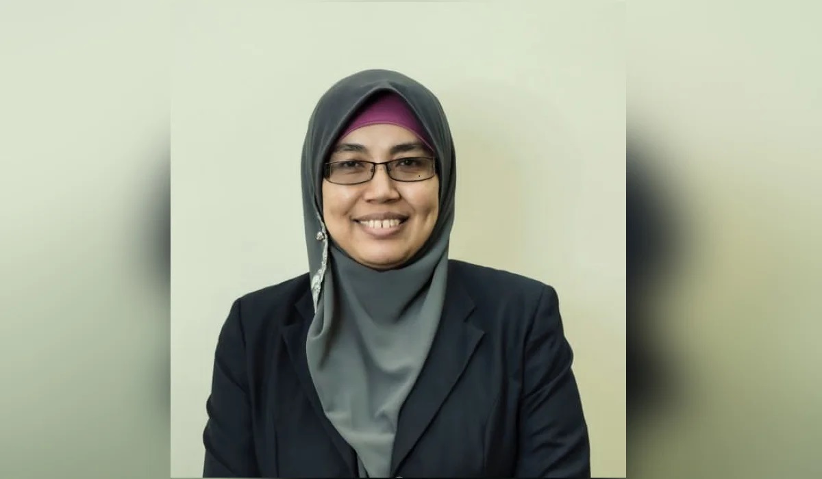 Universiti Kebangsaan Malaysia’s public health professor, Sharifa Ezat Wan Puteh, says floodwater can be contaminated with human and animal excrement containing pathogens. – etunwired.et-edge.com pic, December 20, 2022