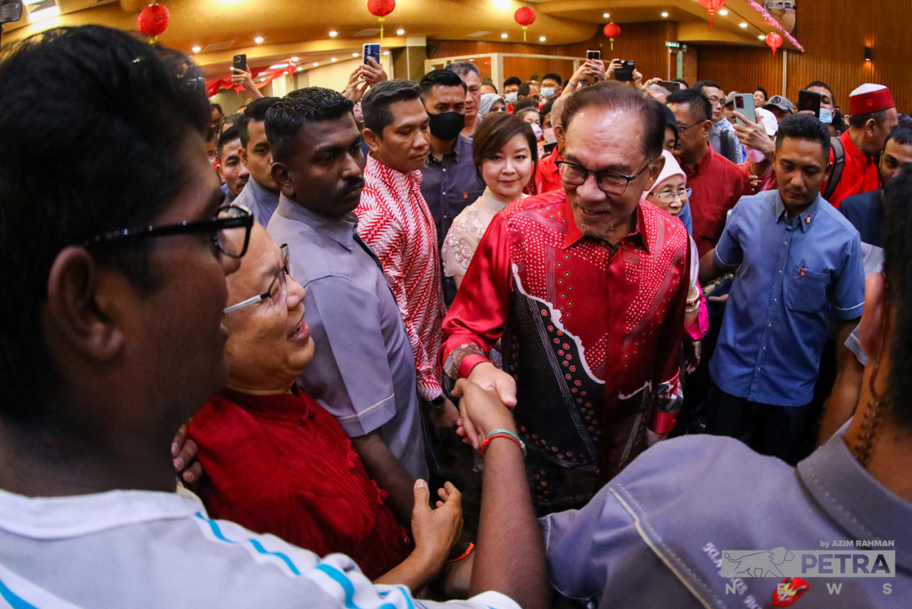 Prime Minister Datuk Seri Anwar Ibrahim shakes hands with a guest at the MCA Chinese New Year open house today. – AZIM RAHMAN/The Vibes pic, January 22, 2023