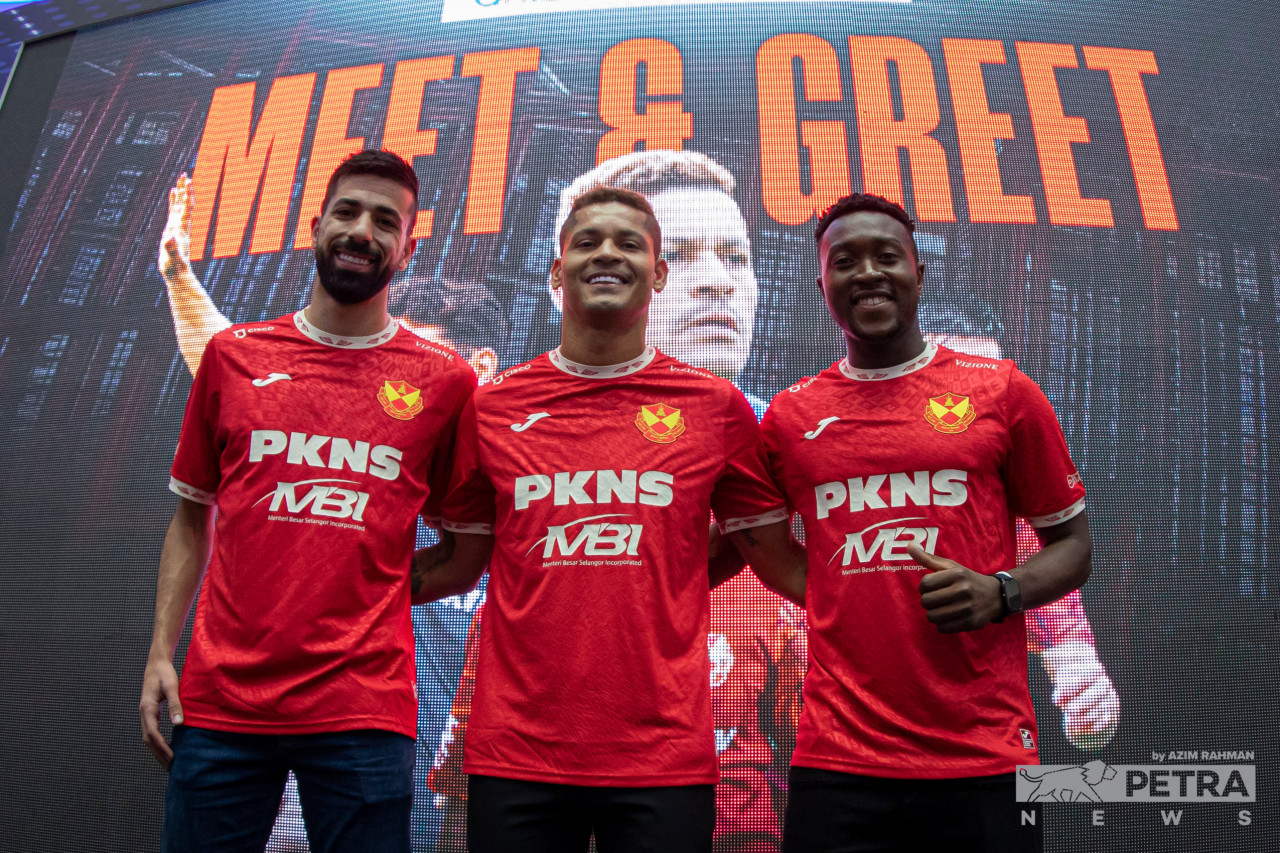 Selangor FC striker Rauf Salifu (right) has enjoyed his time in Malaysia as the weather is like his home country, which has helped him to adapt well. – AZIM RAHMAN/The Vibes file pic, April 22, 2023