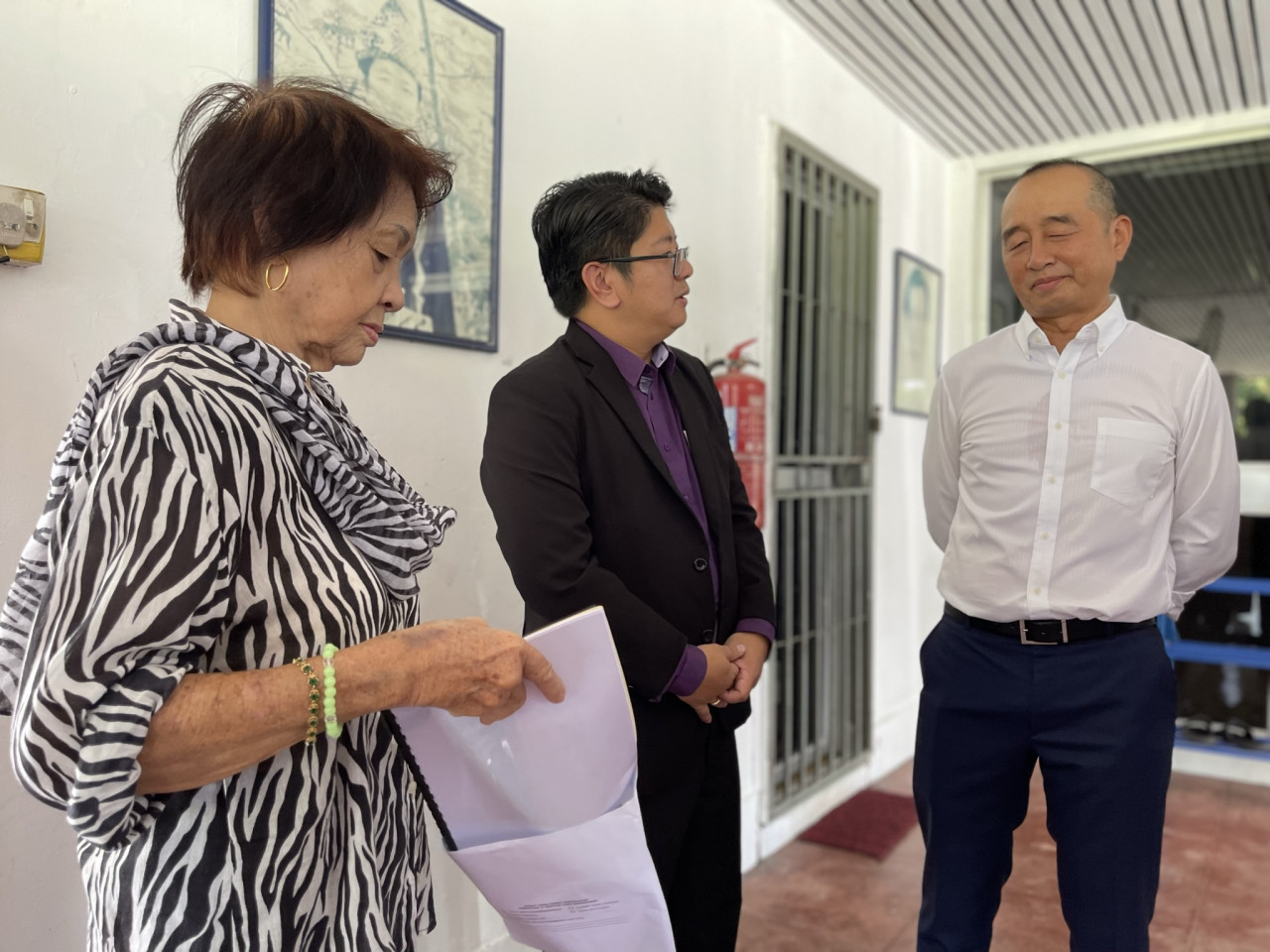 Datuk Peter Majuntin’s widow Datin Nancy Mary Mobijoh (left) with her son Datuk Donald Mojuntin (right) receiving the hardcopy of the Double Six air crash investigation report from Penampang MP Datuk Ewon Benedick. – JASON SANTONThe Vibes pic, April 13, 2023