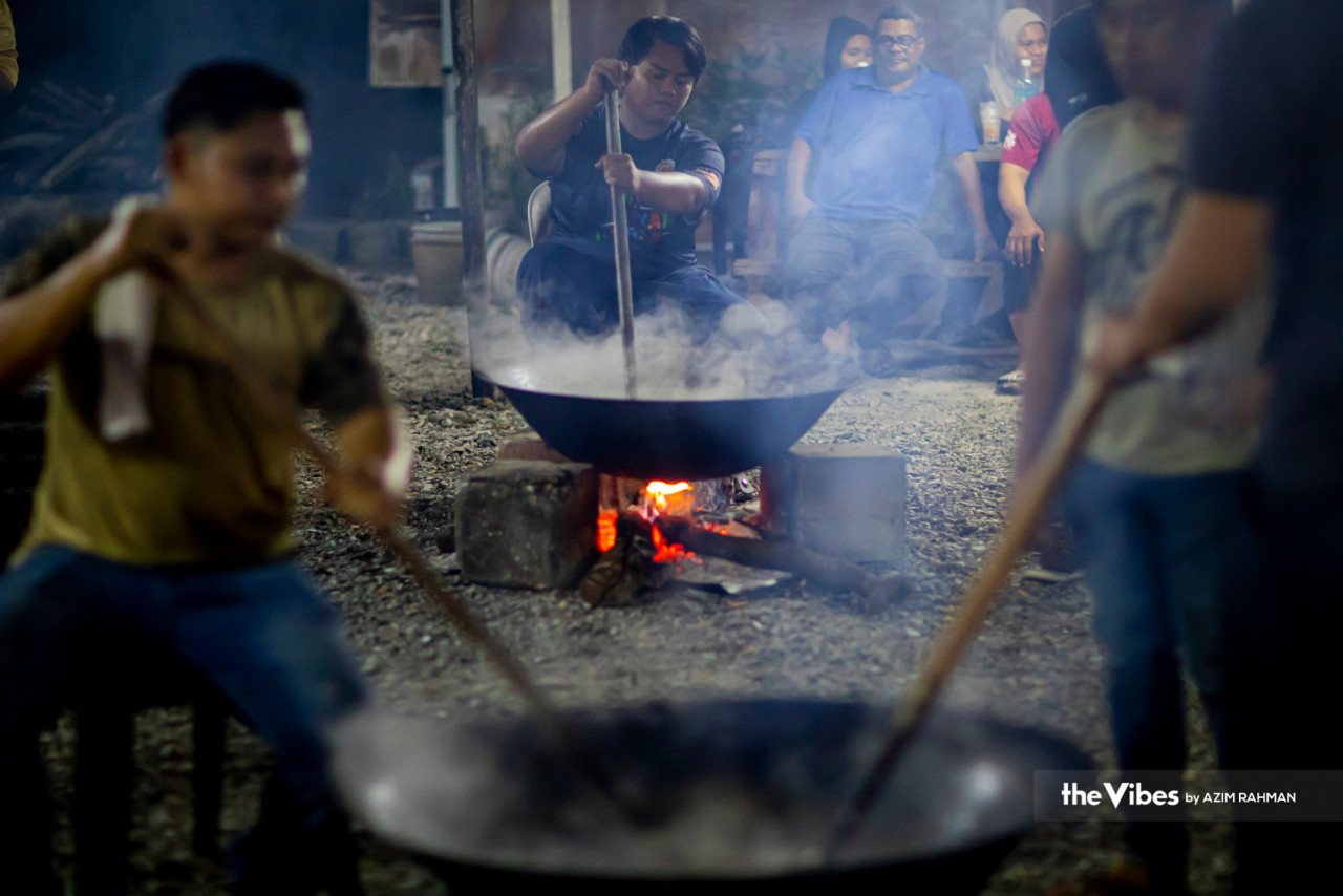 Clean food handling and sanitation practices are especially vital for open houses, says nutritionist Siti Norsafiah Mohd Yusoff. – AZIM RAHMAN/The Vibes pic, April 23, 2023