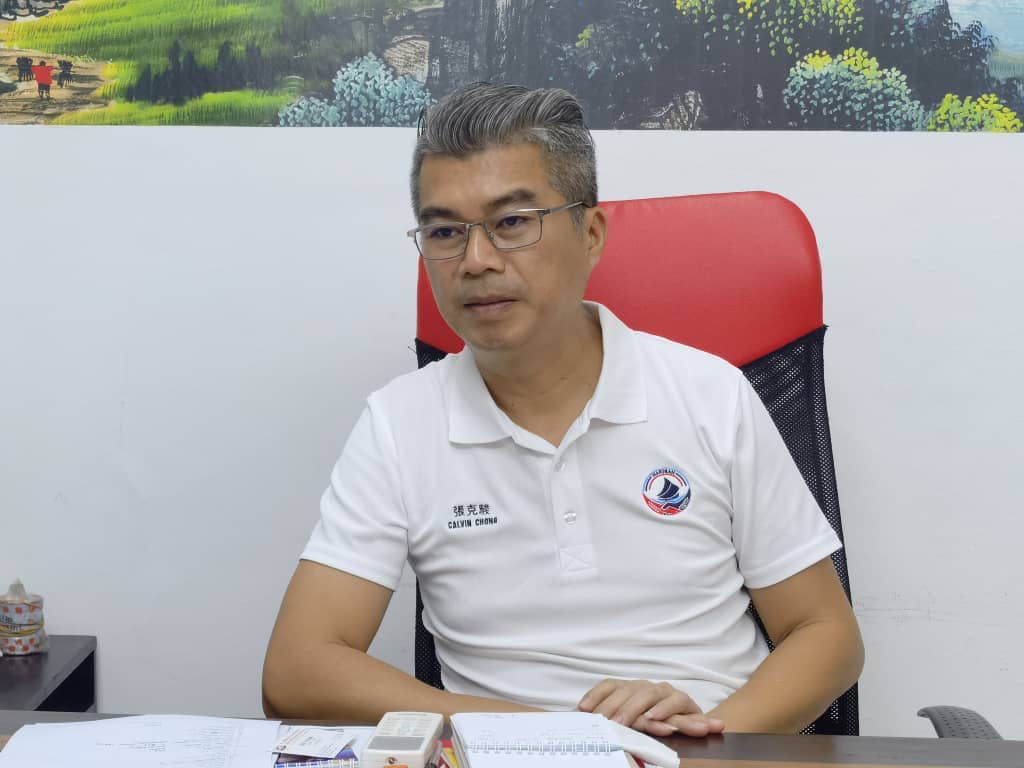 Elopura assemblyman Calvin Chong claims that the salt level in Sandakan’s water supply is getting worse as the total dissolved solids reading for the tap water here showed over 700mg/ℓ, according to a test that he had recently conducted. – Pic courtesy of Calvin Chong, May 15, 2023