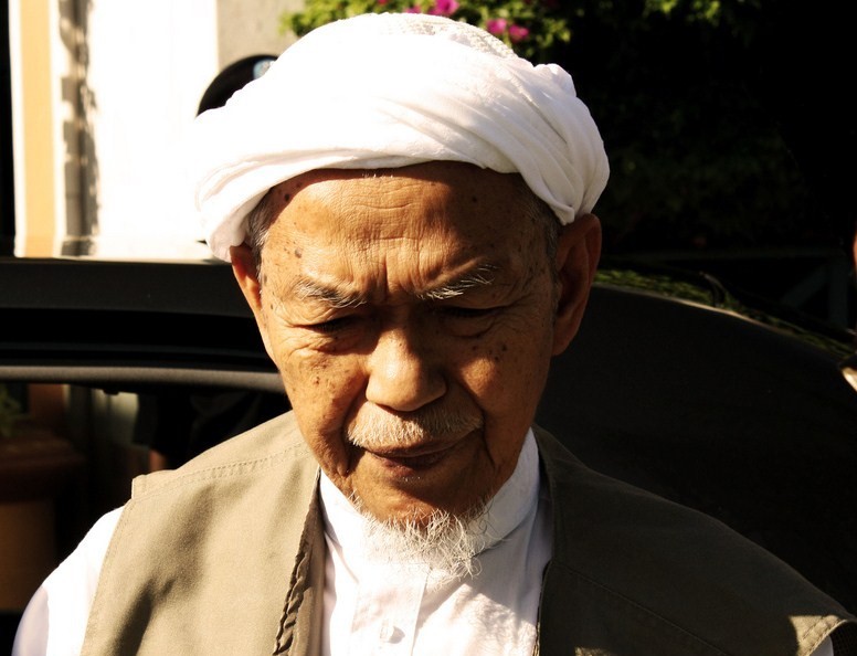The late Datuk Nik Abdul Aziz Nik Mat, pictured here in May 2009, has been posthumously awarded a ‘Tan Sri’ title. A major figure in the nation’s political history, he was PAS’ long-time spiritual adviser prior to his death in 2015. – Fayez Flickr pic, June 5, 2023