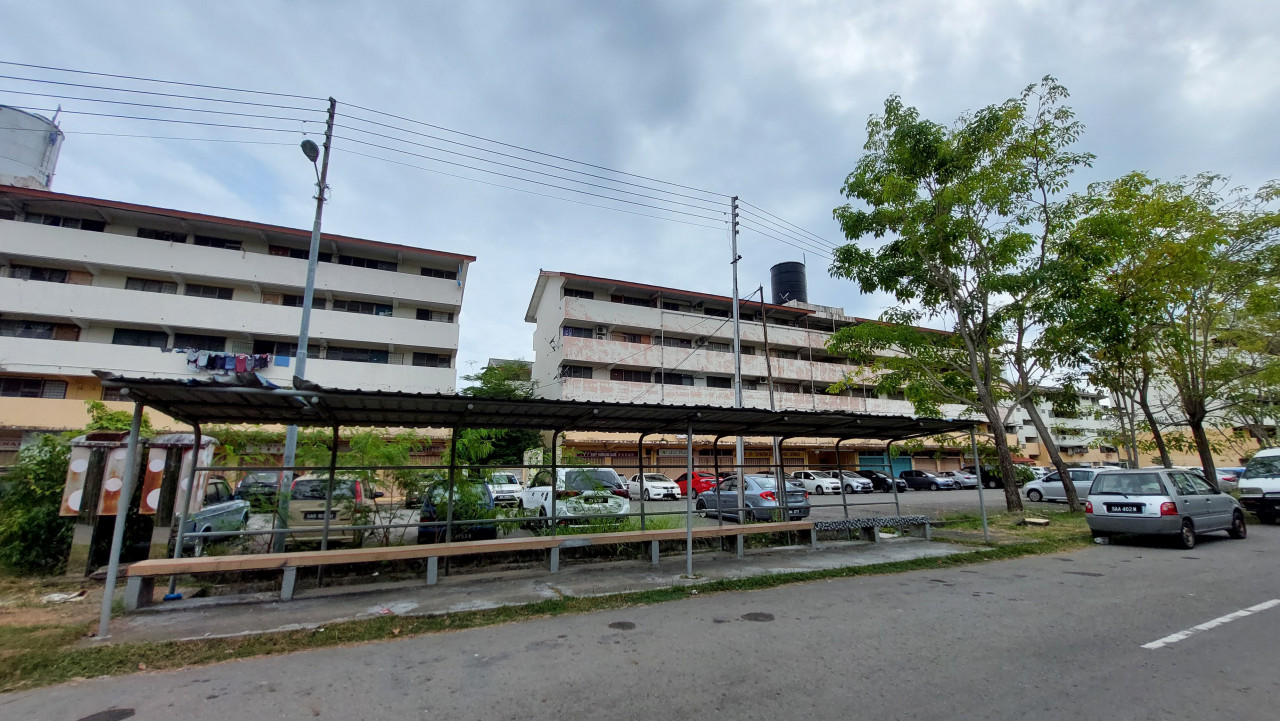 A view of the Tg Aru low-cost flats, where approximately 100 remaining residents, some of whom have lived there since the 1980s, face eviction in July. – JASON SANTOS/The Vibes pic, June 30, 2023 