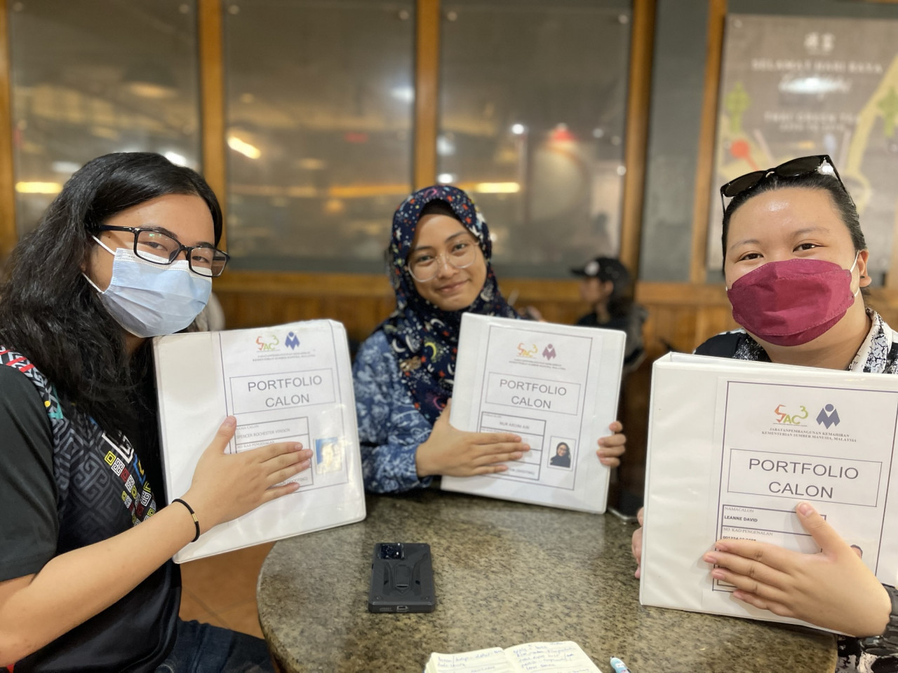 Some of the students who cannot graduate from their courses taken at Sabah Animation Creative Content Academy after three years. – JASON SANTOS/The Vibes pic, July 26, 2023 