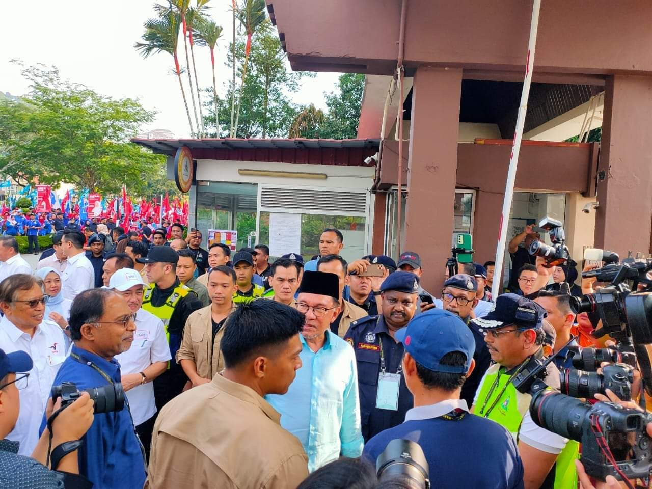 Prime Minister Datuk Seri Anwar Ibrahim, who is touring the nomination centres in Selangor, arrives at Dewan Dato Ahmad Razali in Ampang, where PH’s candidates are contesting in Bukit Antarabangsa and Lembah Jaya. – Anulae Majlis Perbandaran Selayang Facebook pic, July 29, 2023 