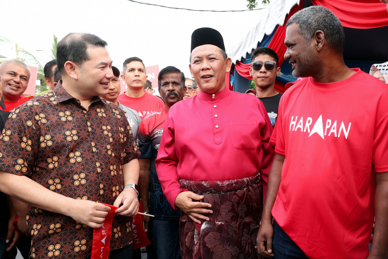 In Sikamat, Datuk Seri Aminuddin Harun (centre) is facing a five-cornered fight with Perikatan Nasional candidate Raihan Hilal, and two independent candidates, Bujang Abu and Mohammed Hafiz. – Bernama pic, July 31, 2023